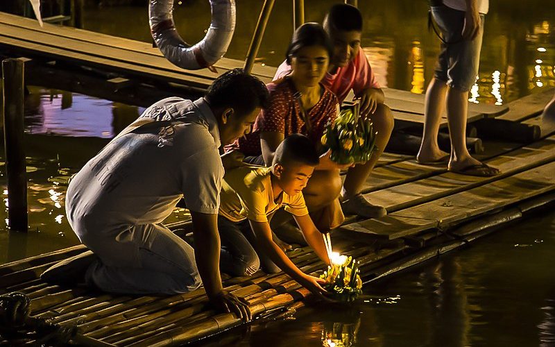 Loy Krathong in Thailand The Festival of Lights and Renewal_Modern Adaptations