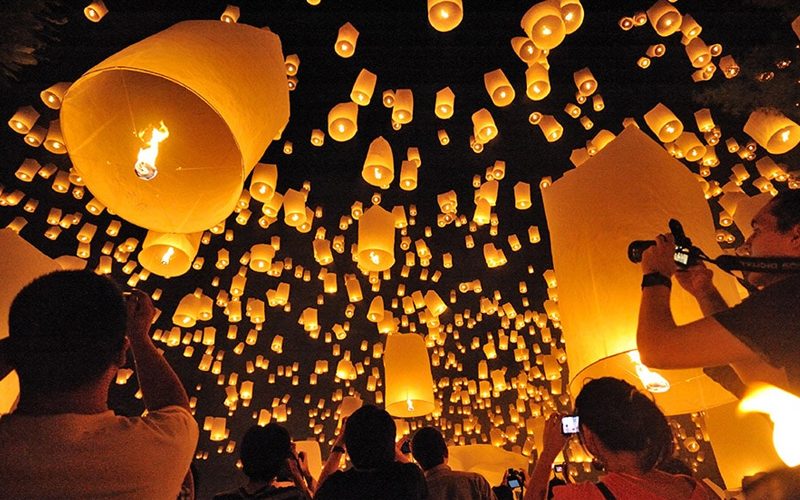 Loy Krathong in Thailand The Festival of Lights and Renewal_The Festival of Lights